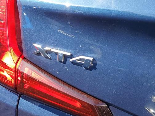 2022 Cadillac XT4 FWD Premium Luxury