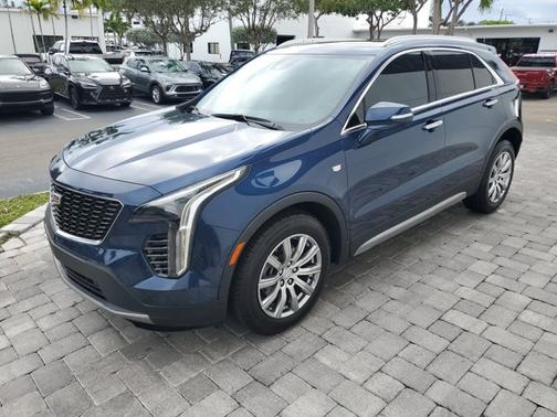2022 Cadillac XT4 FWD Premium Luxury