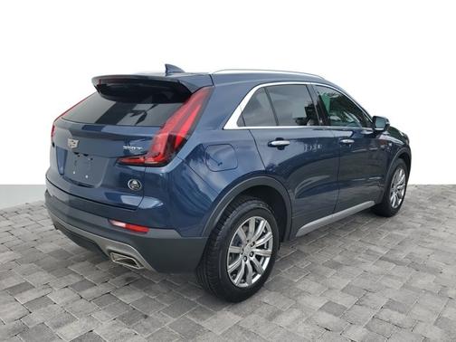 2022 Cadillac XT4 FWD Premium Luxury