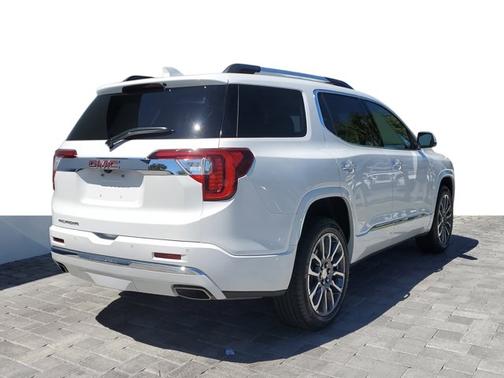 2022 GMC Acadia Denali