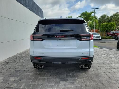 Glacier White Tricoat 2026 GMC Acadia AWD AT4