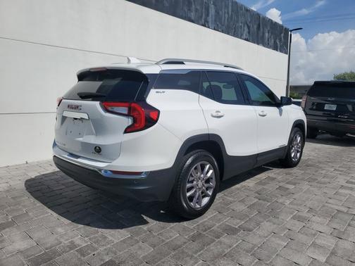 Summit White 2023 GMC Terrain SLT