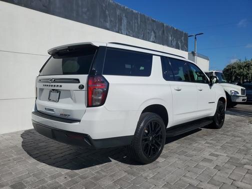 2023 Chevrolet Suburban RST