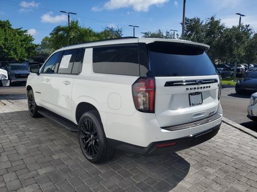 2023 Chevrolet Suburban RST