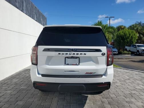 2023 Chevrolet Suburban RST