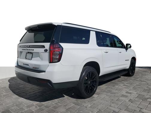 2023 Chevrolet Suburban RST