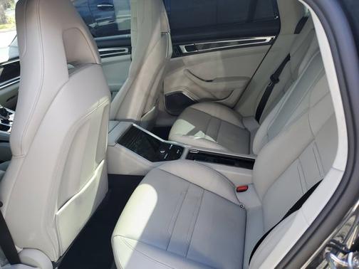 2017 Porsche Panamera Turbo