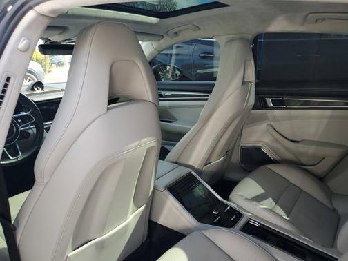 2017 Porsche Panamera Turbo