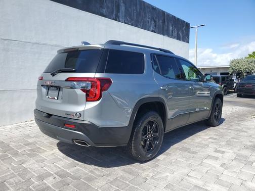 2023 GMC Acadia AT4
