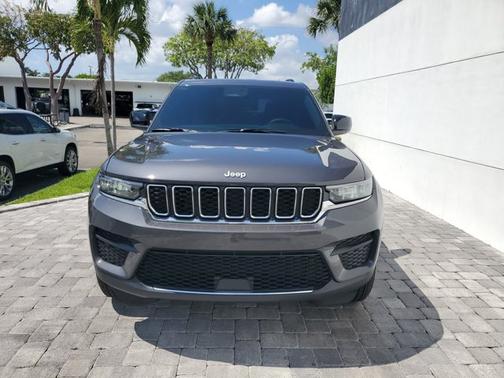 Baltic Gray Metallic Clearcoat 2025 Jeep Grand Cherokee Laredo X