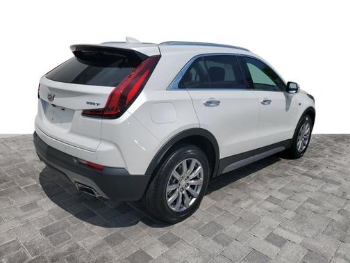 2022 Cadillac XT4 FWD Premium Luxury