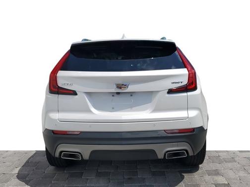 2022 Cadillac XT4 FWD Premium Luxury