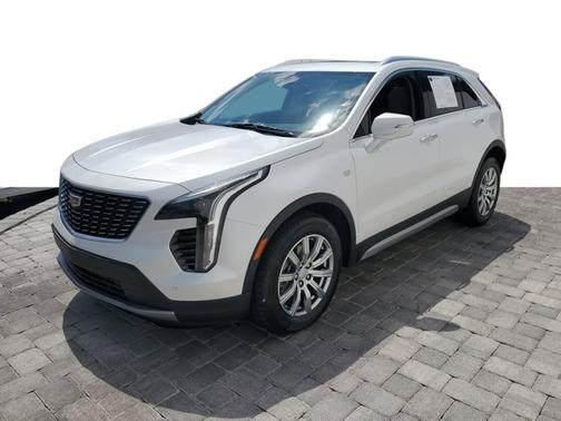 2022 Cadillac XT4 FWD Premium Luxury