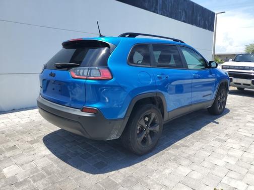 Hydro Blue Pearlcoat 2023 Jeep Cherokee Altitude Lux