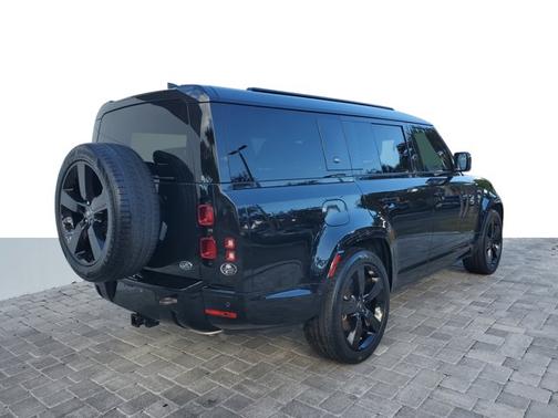 2023 Land Rover Defender X-Dynamic SE