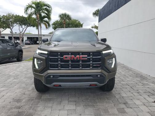 2024 GMC Canyon 4WD AT4