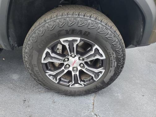 2024 GMC Canyon 4WD AT4