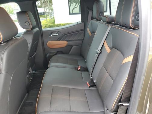 2024 GMC Canyon 4WD AT4