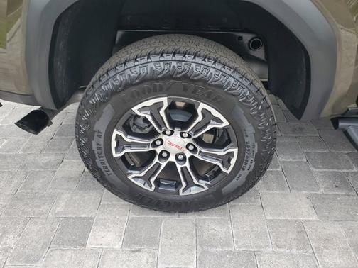 2024 GMC Canyon 4WD AT4