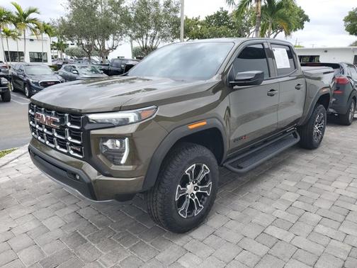 2024 GMC Canyon 4WD AT4