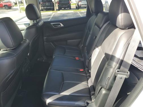 2019 Nissan Pathfinder SL