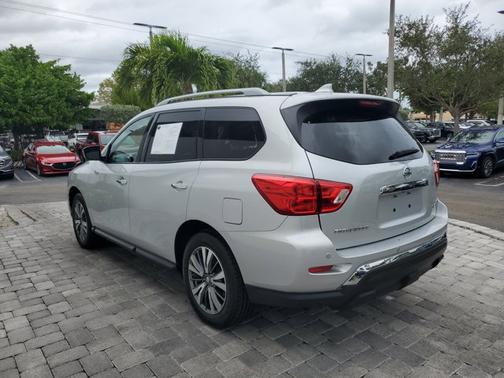 2019 Nissan Pathfinder SL