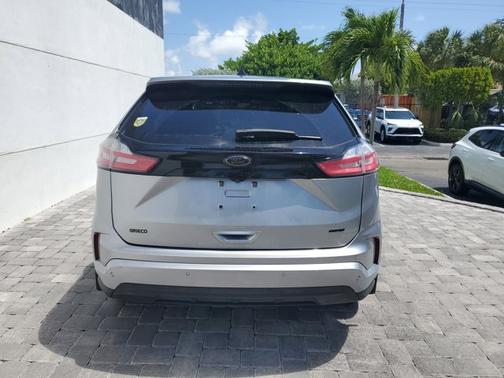 Iconic Silver Metallic 2022 Ford Edge SE