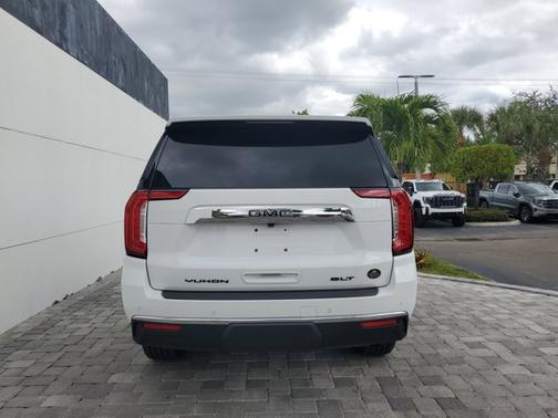 2023 GMC Yukon SLT