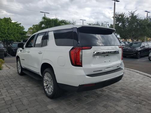 2023 GMC Yukon SLT