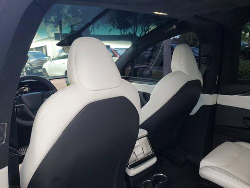2024 Tesla Model X Plaid