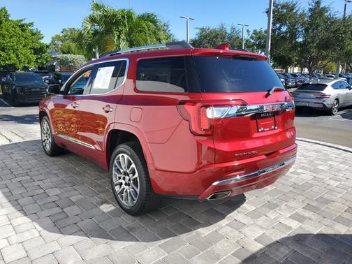 2023 GMC Acadia Denali