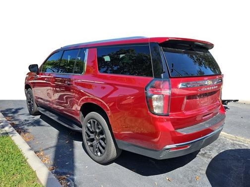 2023 Chevrolet Suburban LT
