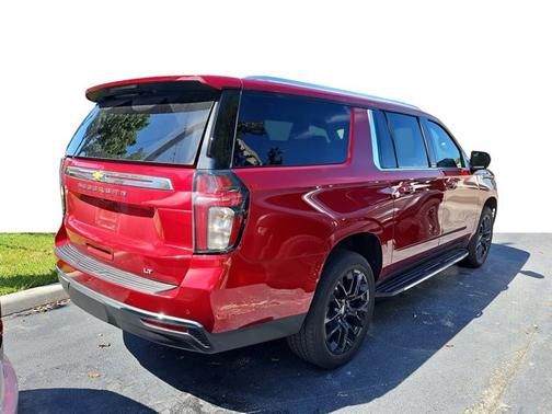 2023 Chevrolet Suburban LT