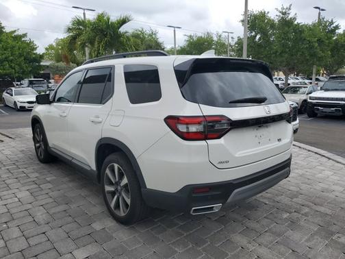 Platinum White Pearl 2024 Honda Pilot Elite
