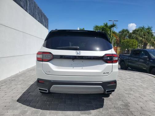 Platinum White Pearl 2024 Honda Pilot Elite