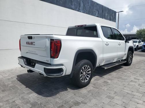 Summit White 2023 GMC Sierra 1500 AT4