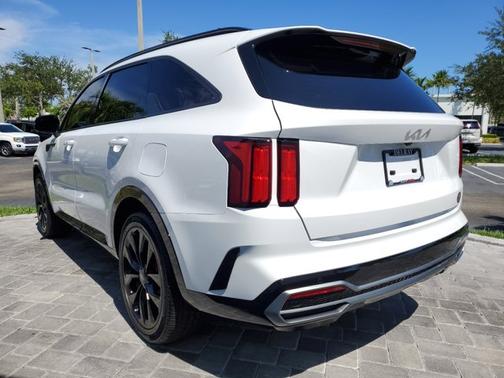 Photo 4 of 36 of 2022 Kia Sorento SX