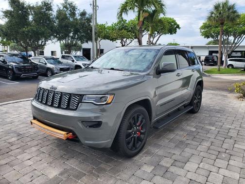 Sting-Gray Clearcoat 2021 Jeep Grand Cherokee Laredo X