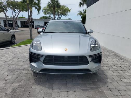Dolomite Silver Metallic 2020 Porsche Macan Turbo