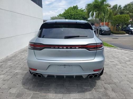 Dolomite Silver Metallic 2020 Porsche Macan Turbo