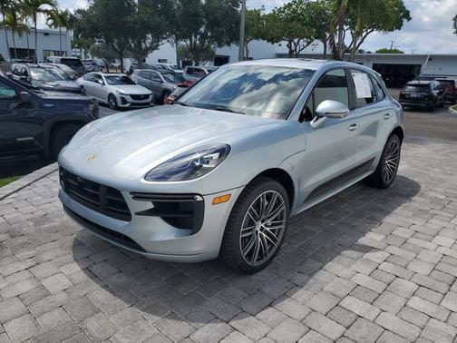 Dolomite Silver Metallic 2020 Porsche Macan Turbo