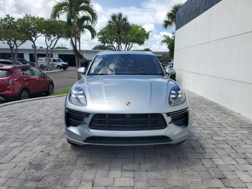 Dolomite Silver Metallic 2020 Porsche Macan Turbo