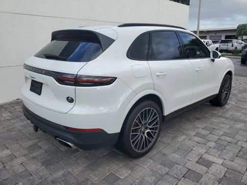 2023 Porsche Cayenne Platinum Edition