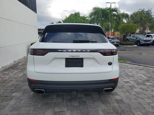 2023 Porsche Cayenne Platinum Edition