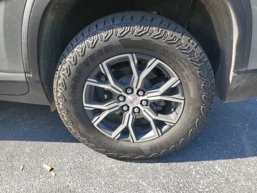 2024 GMC Acadia AWD AT4