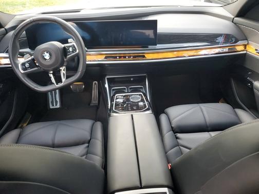 2023 BMW 740 740i