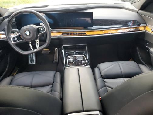 2023 BMW 740 740i