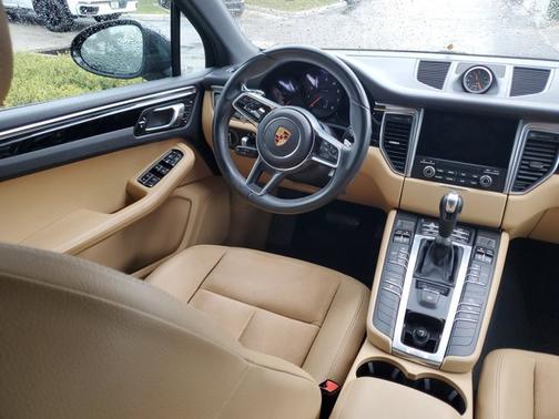 2018 Porsche Macan Base (PDK)
