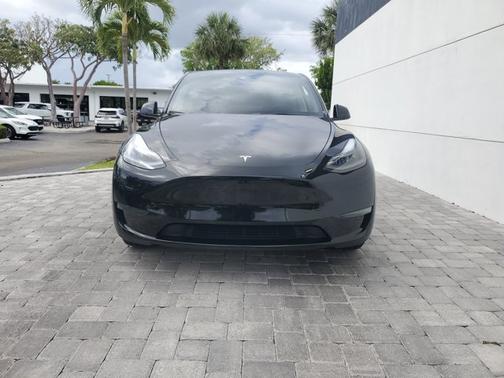 2024 Tesla Model Y Standard Range