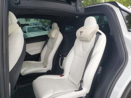 2022 Tesla Model X Plaid